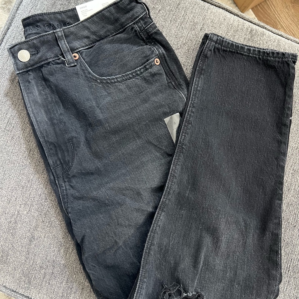 Women's Black Ripped Jeans american eagle mom jeans size 6 x-short brand new